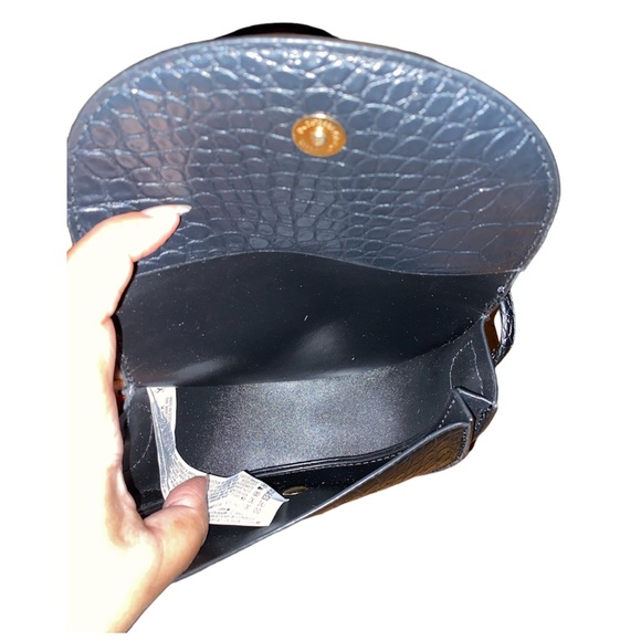 Black Faux Croc Embossed Saddle Handbag Purse - Picture 3 of 8